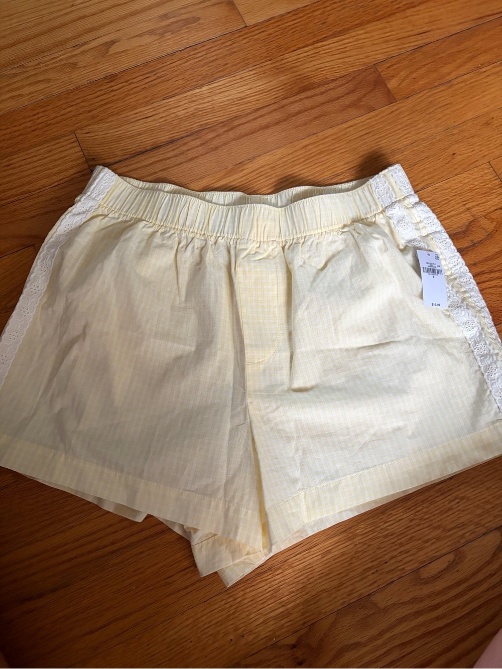 Old Navy Women's Yellow Lace-Trim Casual Shorts Size S